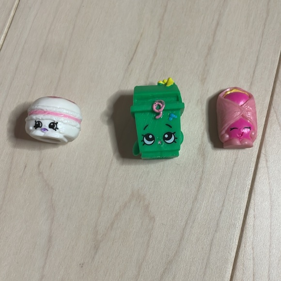 12$ PER 3 SHOPKINS comment what ones you want. - Picture 10 of 10
